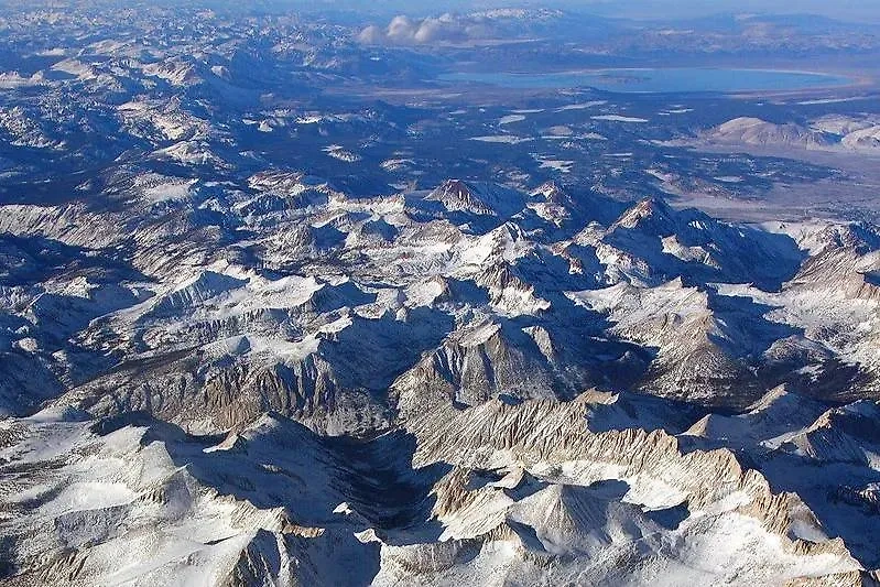 Горная система Сьерра-Невада. Обложка © Wikipedia / Jeffrey Pang