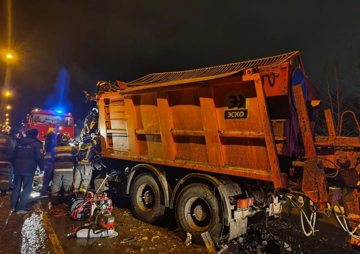 Кадры с места ДТП. Обложка © Telegram / Прокуратура Ленинградской области