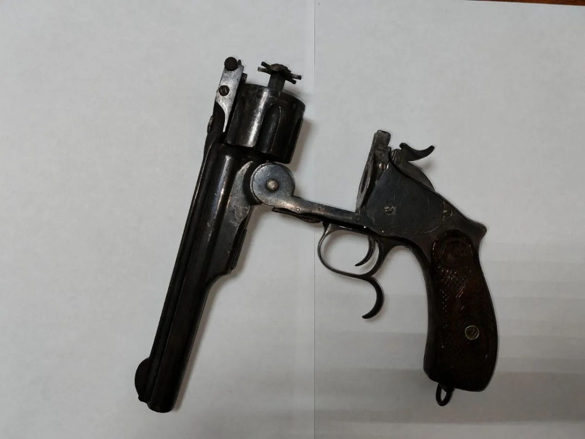 Револьвер Smith & Wesson 3. Обложка © ГУ МВД по Ингушетии