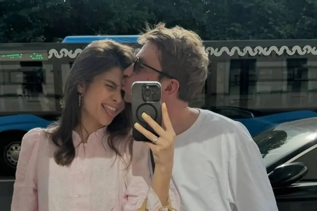 Петров проводит много времени с женой. Фото © Instagram (признан экстремистской организацией и запрещён на территории Российской Федерации) / aktorsashapetrov