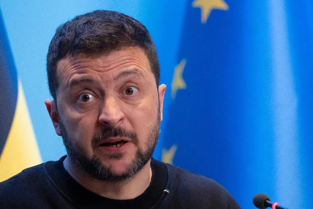 Зеленский считает, что ядерное оружие может стать для Украины альтернативой вступлению в НАТО. Обложка © Shutterstock / FOTODOM / Alexandros Michailidis