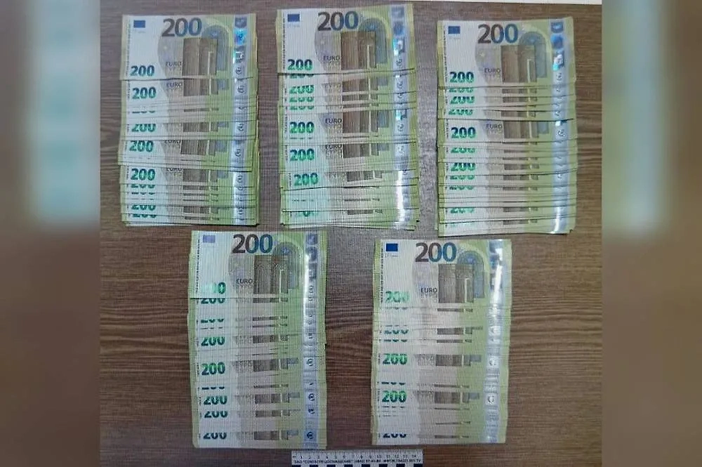 100 тысяч евро изъяли на таможне. Фото © Предоставлено Life.ru