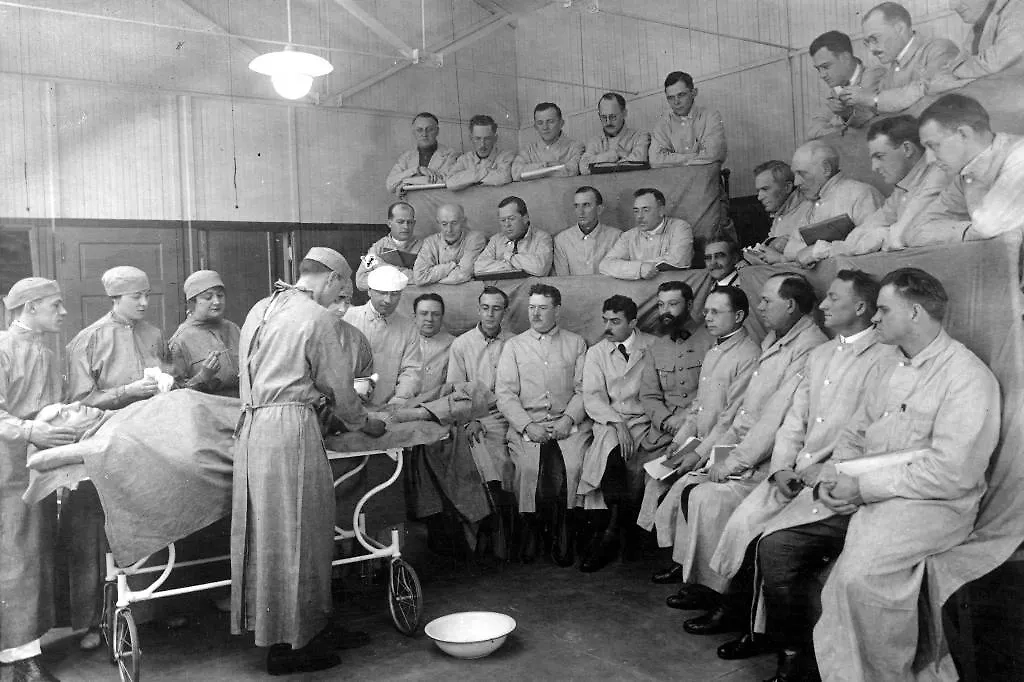 Методы пластики времён начала XX века — это не для слабонервных. Фото © ТАСС / THE GRANGER COLLECTION, NEW YORK / Granger