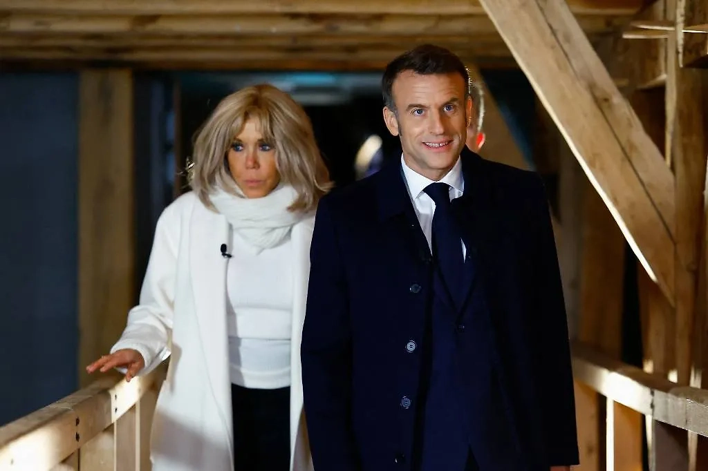 Эмманюэль и Брижит Макрон (справа налево). Обложка © ТАСС / EPA / POOL / SARAH MEYSSONNIER