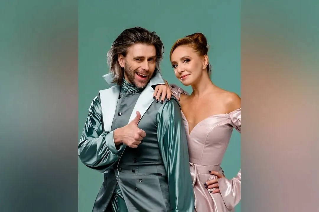 Татьяна Навка и Петр Чернышёв. Обложка © VK / Татьяна Навка