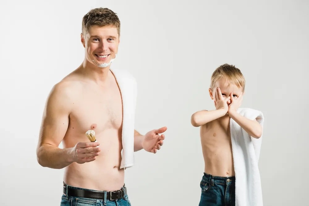 Дети с пяти лет начинают чувствовать смущение из-за обнажённого тела. Обложка © freepik