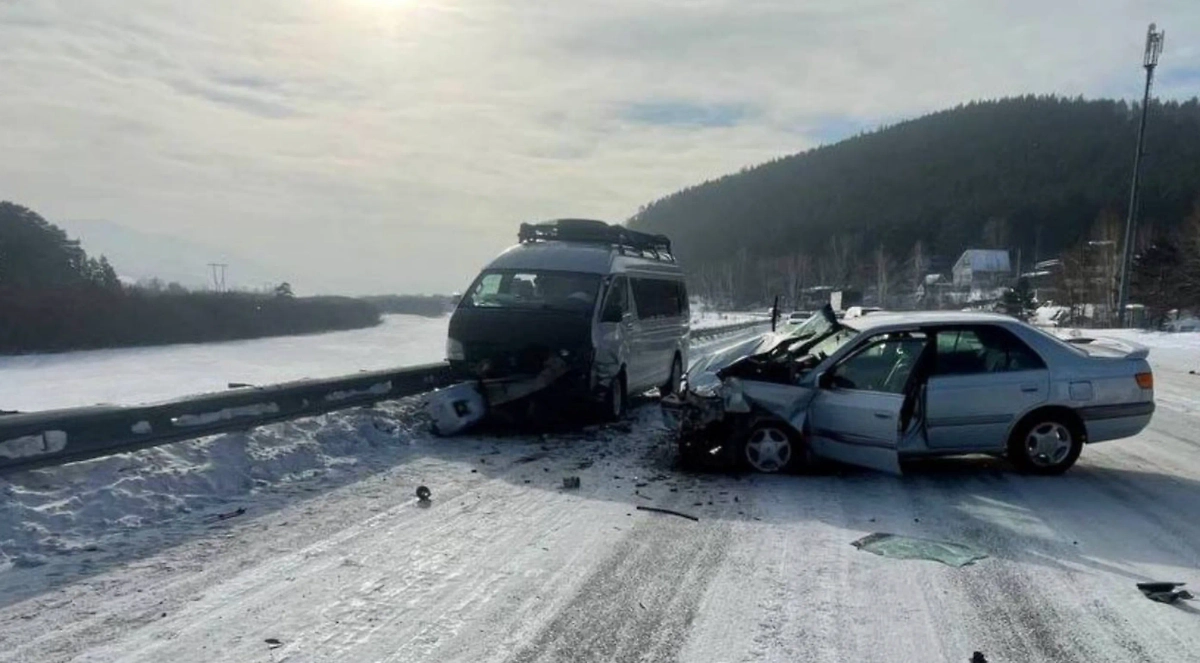 Кадры с места ДТП. Фото © Telegram / Полиция Бурятии