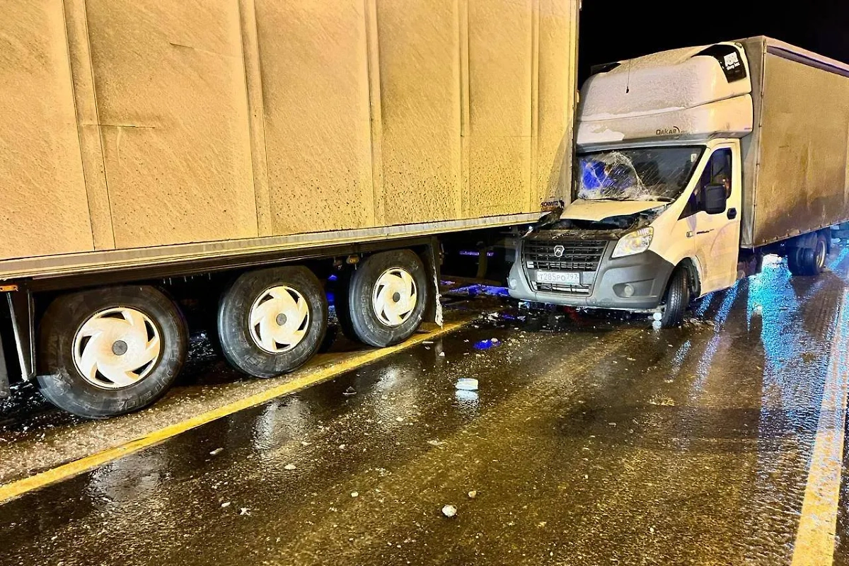 Последствия ДТП. Обложка © Telegram / Управление Госавтоинспекции УМВД России по Новгородской области