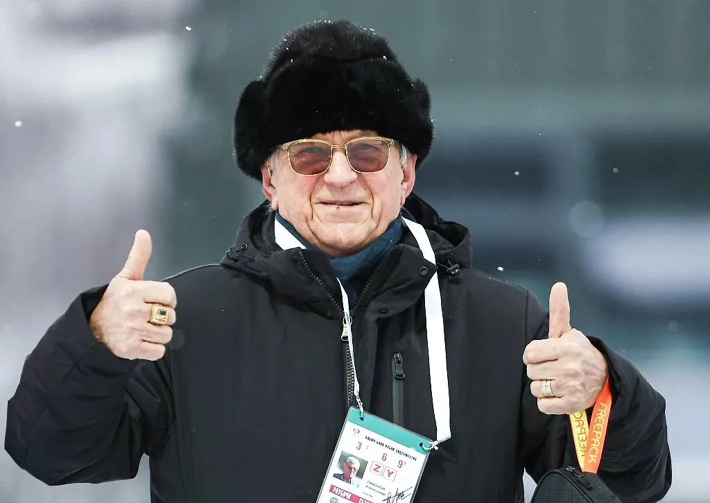 Четырехкратный олимпийский чемпион по биатлону Александр Тихонов во время соревнований спортсменов. Обложка © Сергей Бобылев/ТАСС