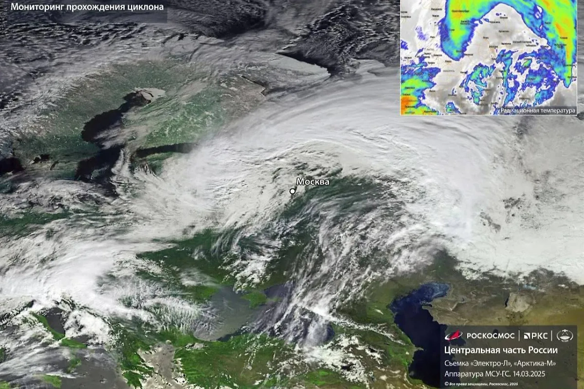 Вид циклона над столицей с борта «Электро-Л» и «Арктика-М». Обложка © Telegram / Госкорпорация «Роскосмос»