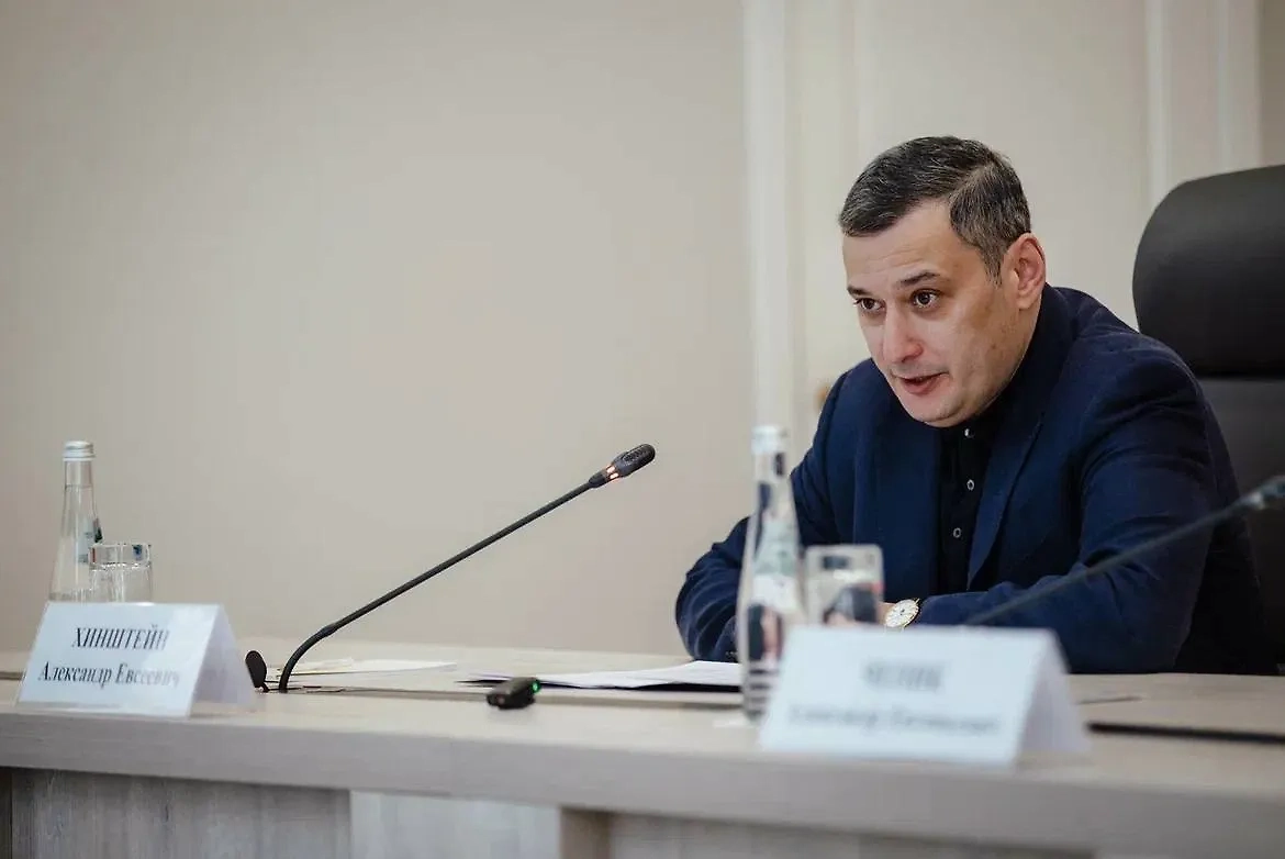 Александр Хинштейн на собрании по развитию стратегии восстановления. Обложка © Telegram/ Александр Хинштейн