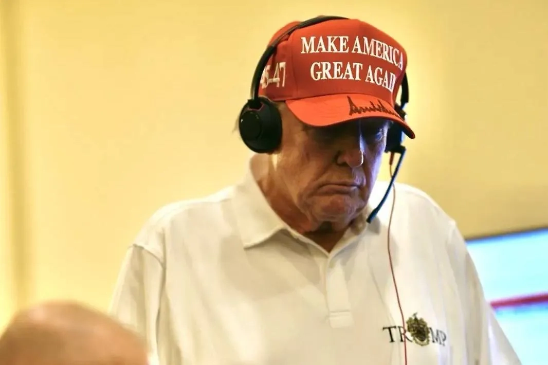 Дональд Трамп наблюдает за ударами по Йемену. Фото © X / The White House