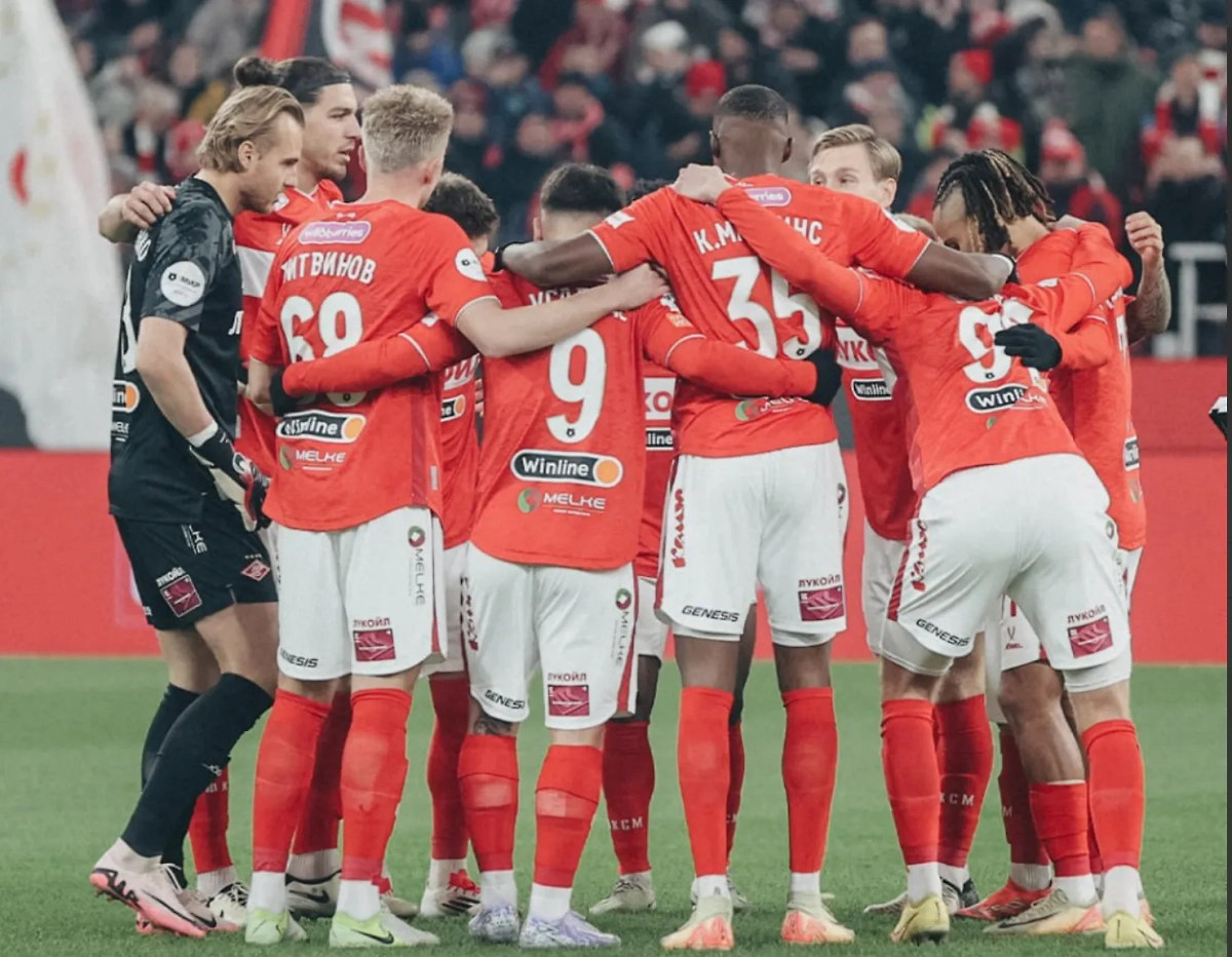 Игроки «Спартака» в игре с «Зенитом» в РПЛ. Обложка © Telegram / ФК «Спартак-Москва»