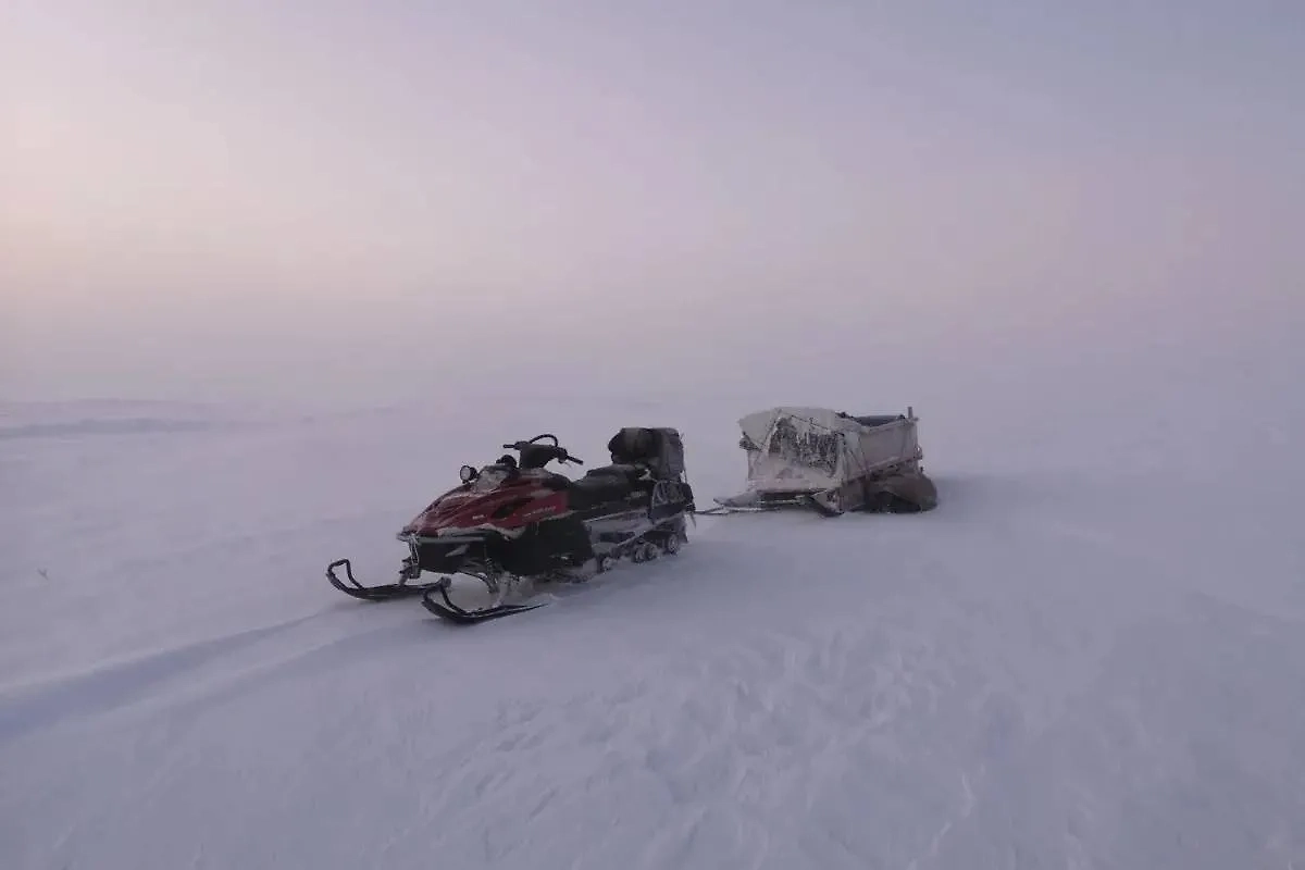 Место гибели детей на Ямале во время поездки с родителями на снегоходе. Фото © VK / ЕДДС - 112 муниципального округа Ямальский район