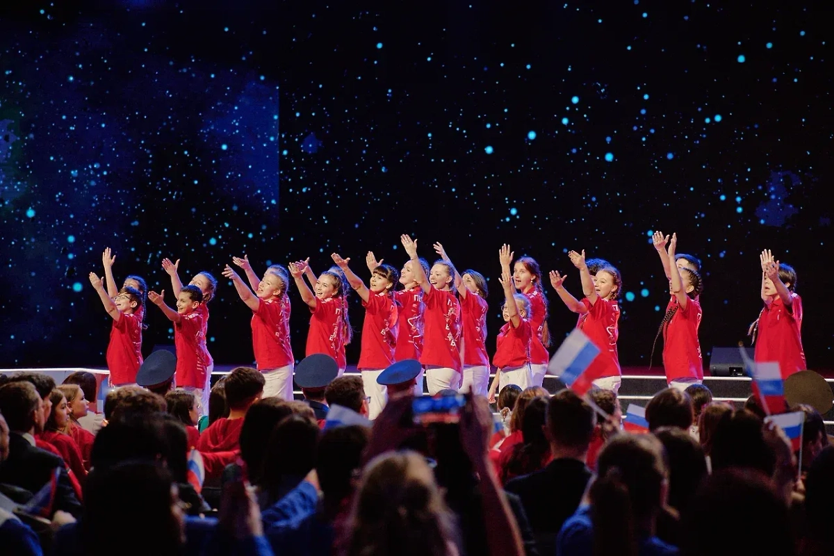 Выступление на съезде. Фото © Пресс-служба «Движения первых»