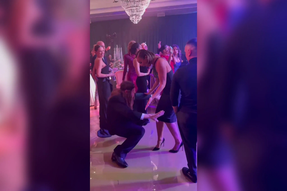 Влад Лисовец встал на колени перед Ольгой Бузовой. Обложка © Telegram / Бузова