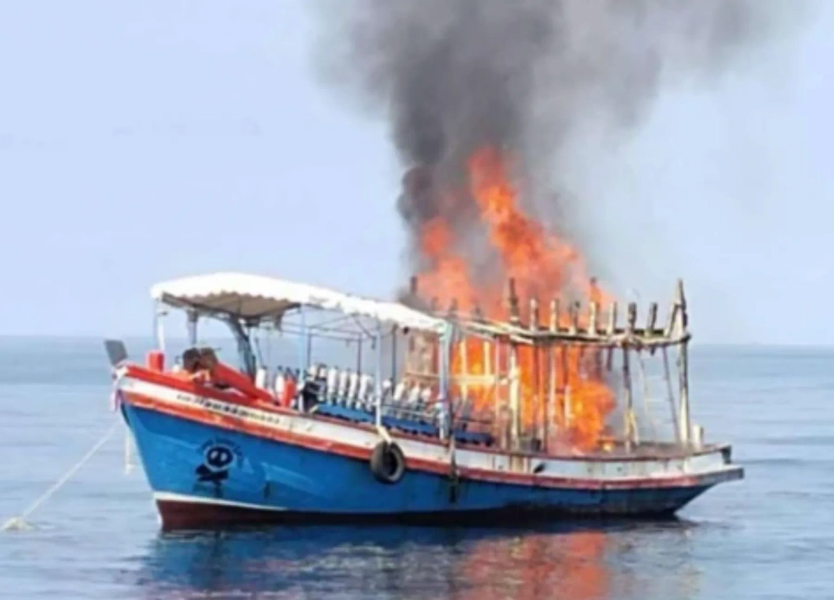 Пожар на туристическом судне в Таиланде. Фото © Х / BBCBreakfast