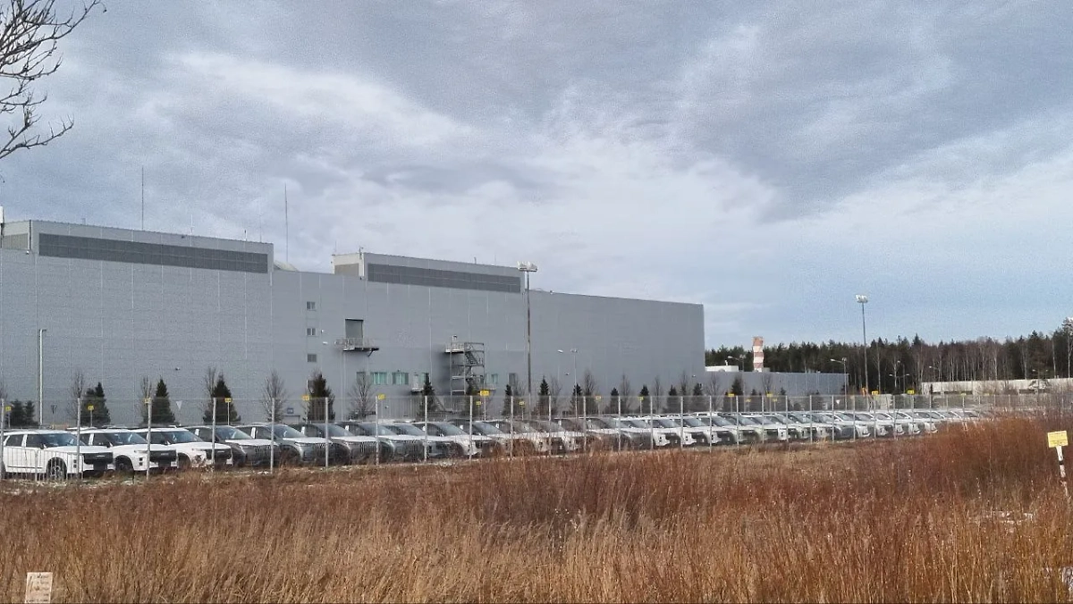 Бывший завод Hyundai в Петербурге начал выпускать кроссоверы Jaecoo. Фото © Telegram /AutoRun SPb