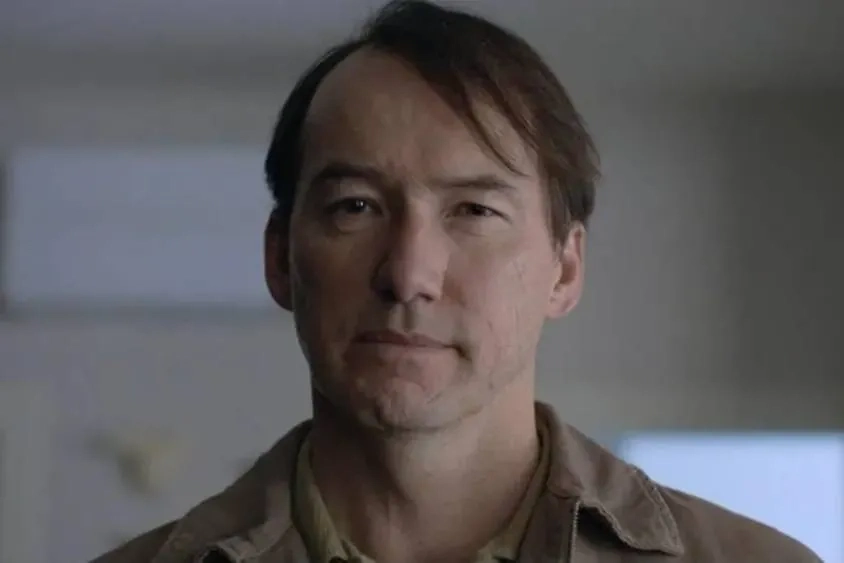 Джо Миддлтон охотится на женщин. Фото © Кадр из сериала «Тёмный город: Чистильщик», режиссёр Рик Джейкобсон, сценаристы Рэйчел Лэнг, Симоне Натан / Imdb.com