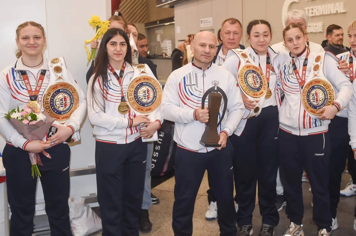 Российские боксёрши. Обложка © VK / Федерация Бокса России