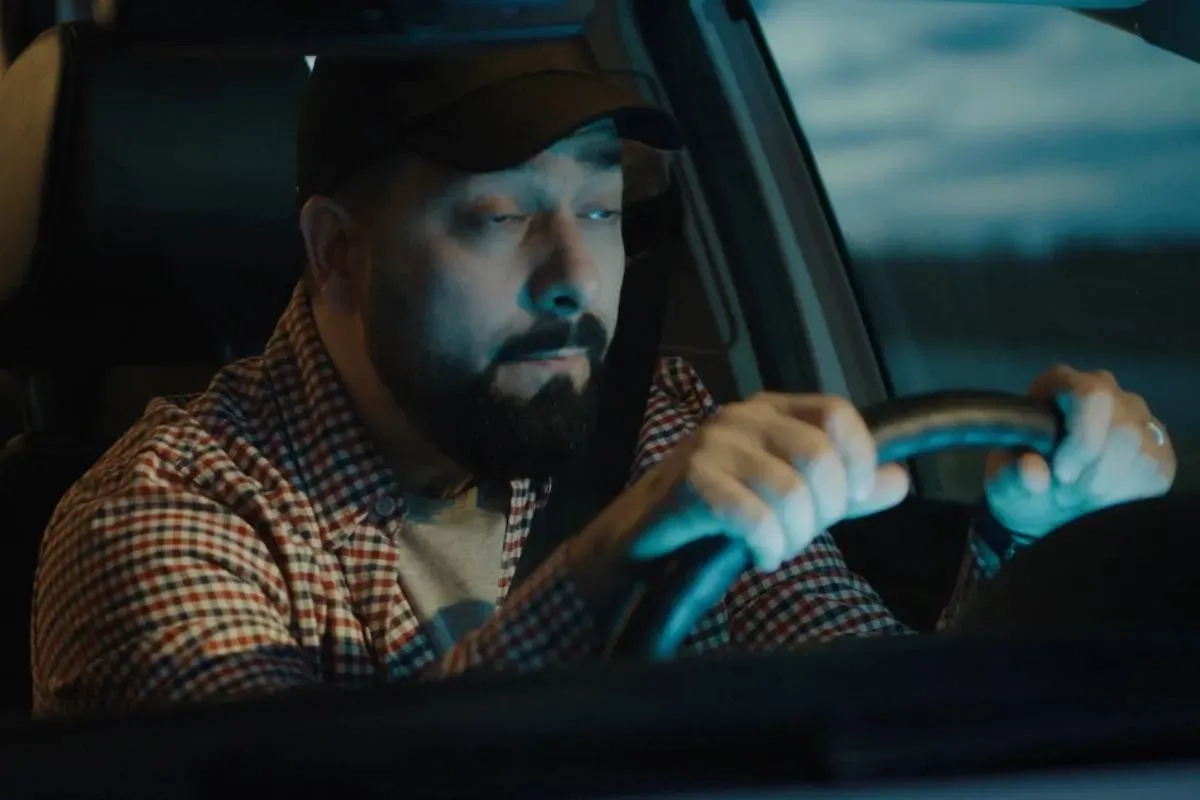 Топ-10 самых опасных песен для водителей: какую музыку нельзя слушать за рулём. Обложка © Shutterstock / FOTODOM / Frame Stock Footage