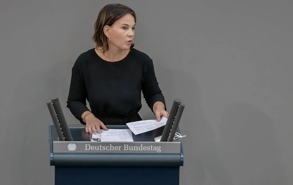 Анналена Бербок. Обложка © Shutterstock / FOTODOM / photocosmos1