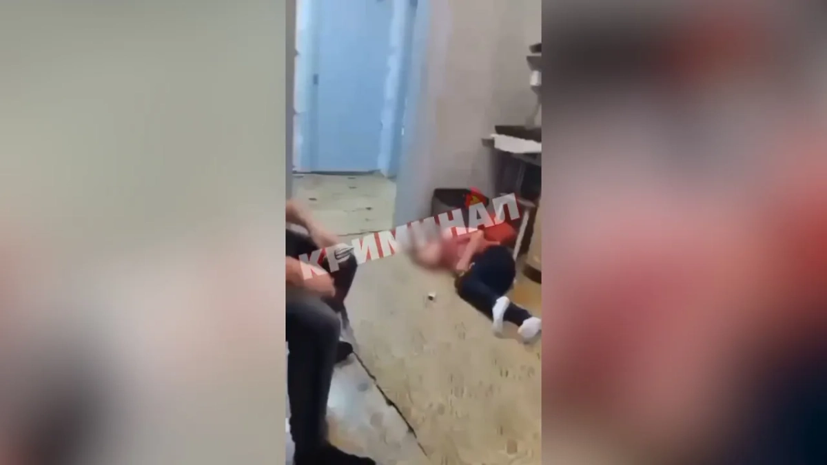 Мальчик, которого избил отчим в ХМАО. Скриншот © VK / Криминальная РОССИЯ