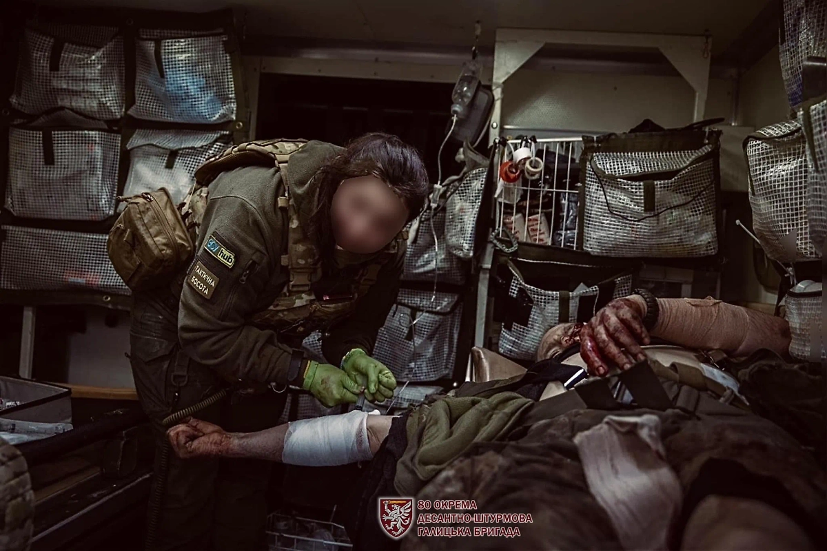 Раненый боец 80-й отдельной десантно-штурмой бригады. Фото © Facebook (Соцсеть запрещена в РФ; принадлежит корпорации Meta, которая признана в РФ экстремистской) / 80-я отдельная десантно-штурмовая бригада