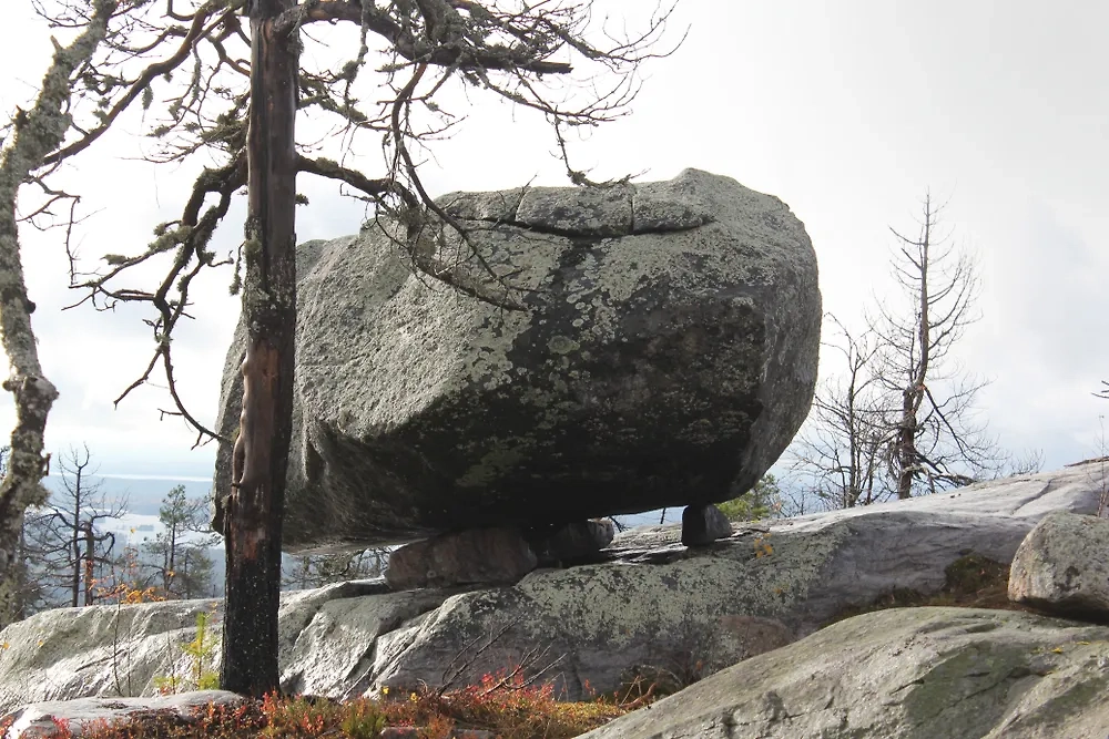 Мегалиты Карелии — гора Воттоваара умеет удивлять! Фото © Shutterstock / FOTODOM / Omelia Airi