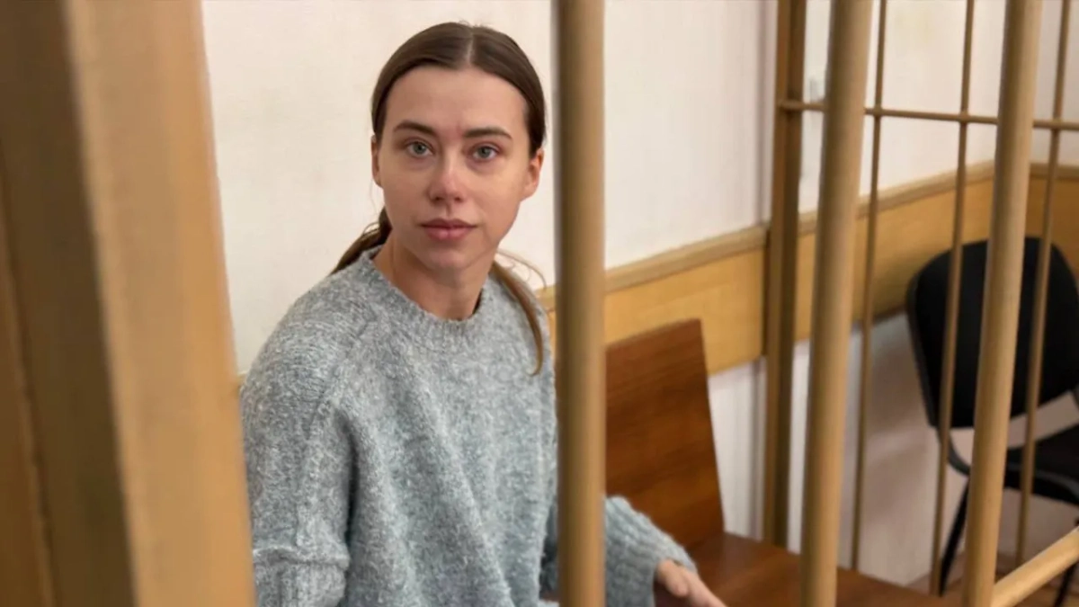 Александра Митрошина в суде. Обложка © Life.ru