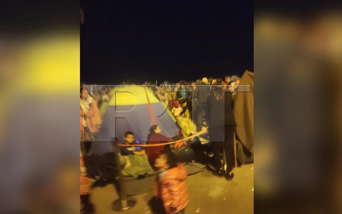 Мирные сирийцы укрылись на российской базе Хмеймим. Фото © Telegram / RT на русском