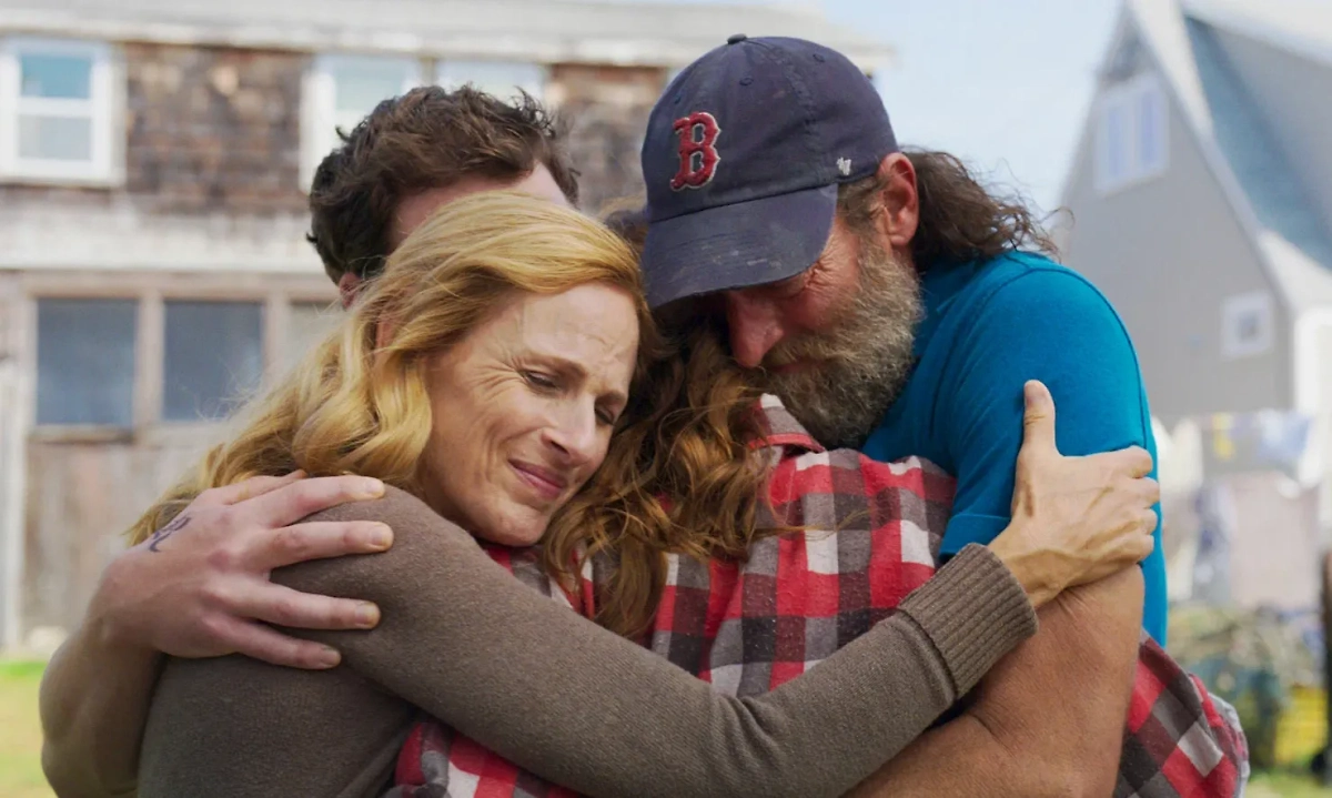 Девочка-подросток — единственный слышащий представитель семьи глухих рыбаков. Кадр из фильма «CODA: Ребёнок глухих родителей», режиссёр Шан Хейдер / Kinopoisk