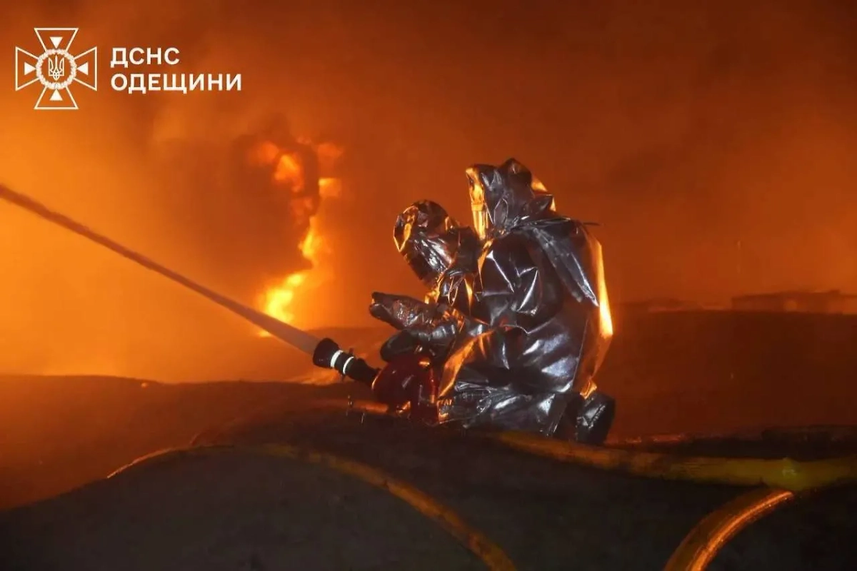 Пожар на складе топлива в Одессе. Фото © ДСНС Одесской области