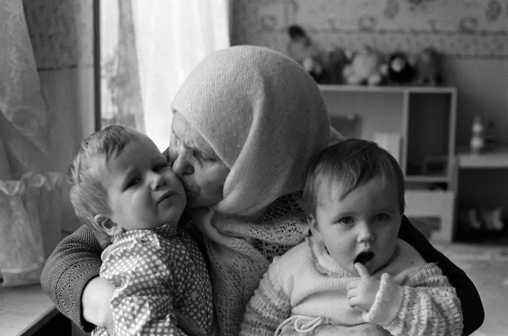 Наши бабушки умели и зарабатывать деньги, и тратить их, но никогда не ставили их во главу угла. Фото © ТАСС / Фотохроника / Александр Малаховский