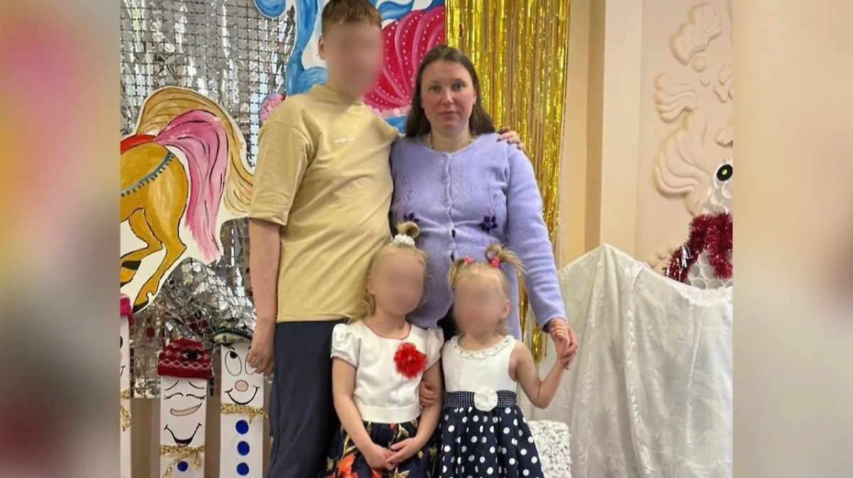 Беременная жительница Приморья с детьми. Обложка © Telegram / Марина Ахмедова