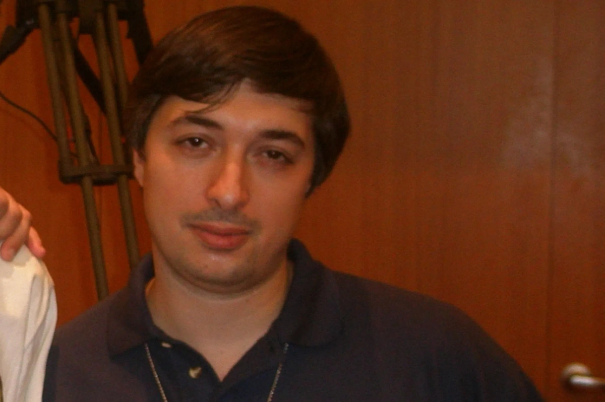 Бывший игрок «Что? Где? Когда?» Ровшан Аскеров*. Обложка © Wikipedia