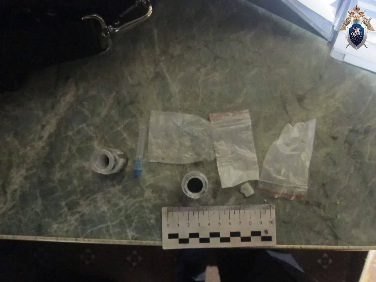 Шприц и пакеты от наркотиков. Фото © Telegram / Челябинский следком