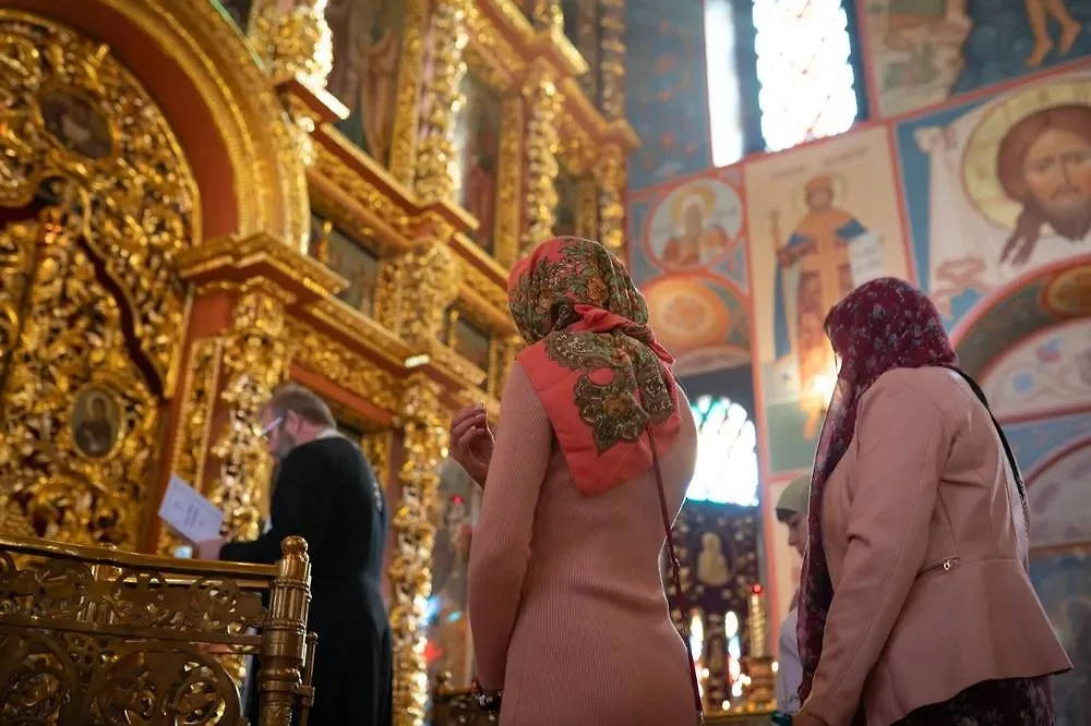 На Родительскую субботу нельзя смотреть на падающие звёзды. Фото © Shutterstock / FOTODOM / Aleksandr Rybalko