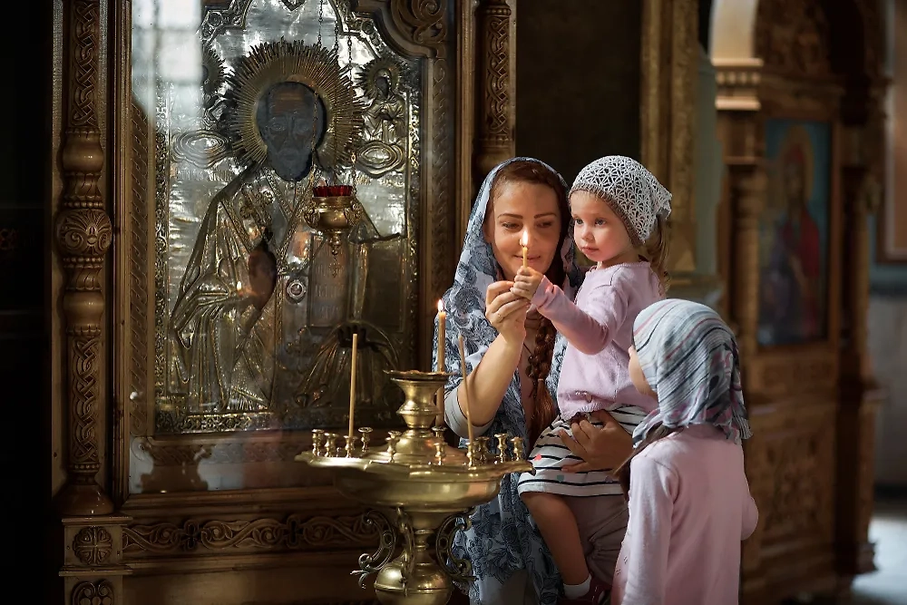 На Родительскую субботу в 2025 году нельзя ссориться и ругаться. Фото © Shutterstock / FOTODOM / Vadiar