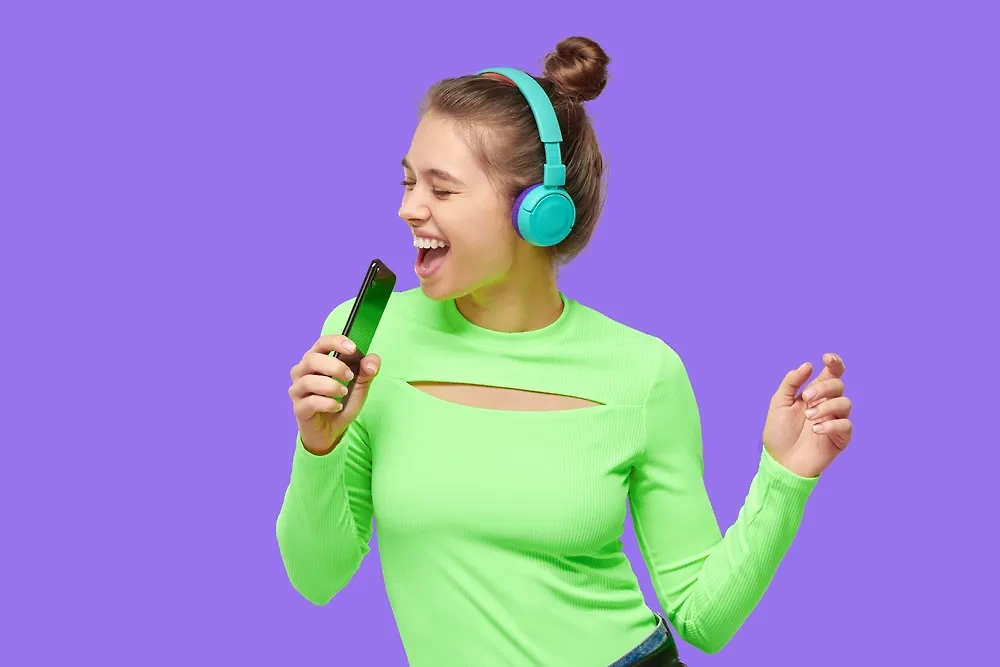 К гендерным праздникам чаще покупали беспроводные гаджеты. Обложка © Shutterstock / FOTODOM / Damir Khabirov