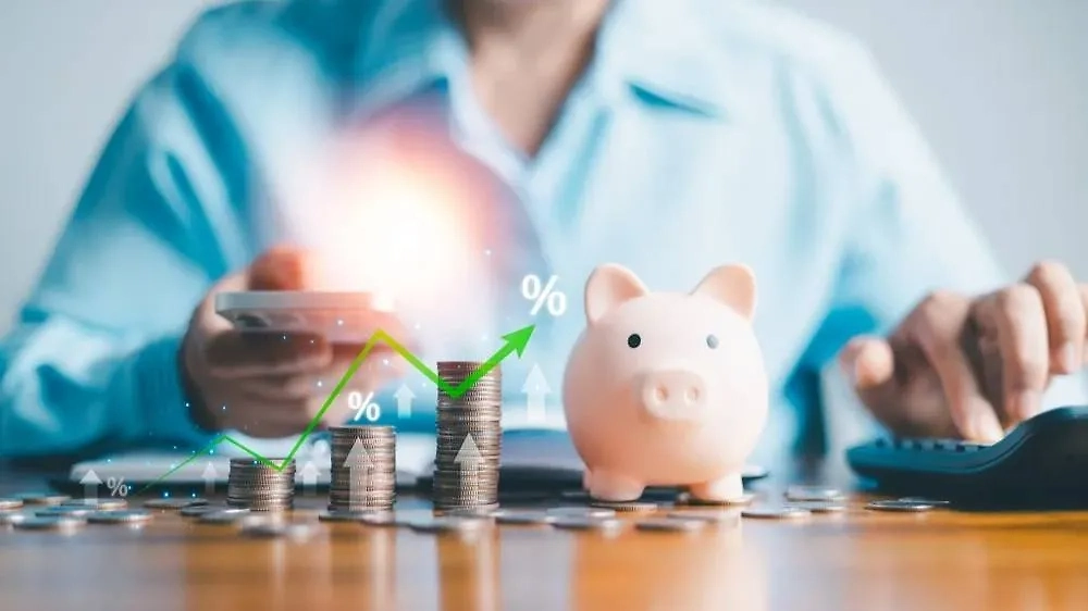 Экономисты рассказали, куда вложить сбережения весной 2025 года. Обложка © Shutterstock / FOTODOM / jd8