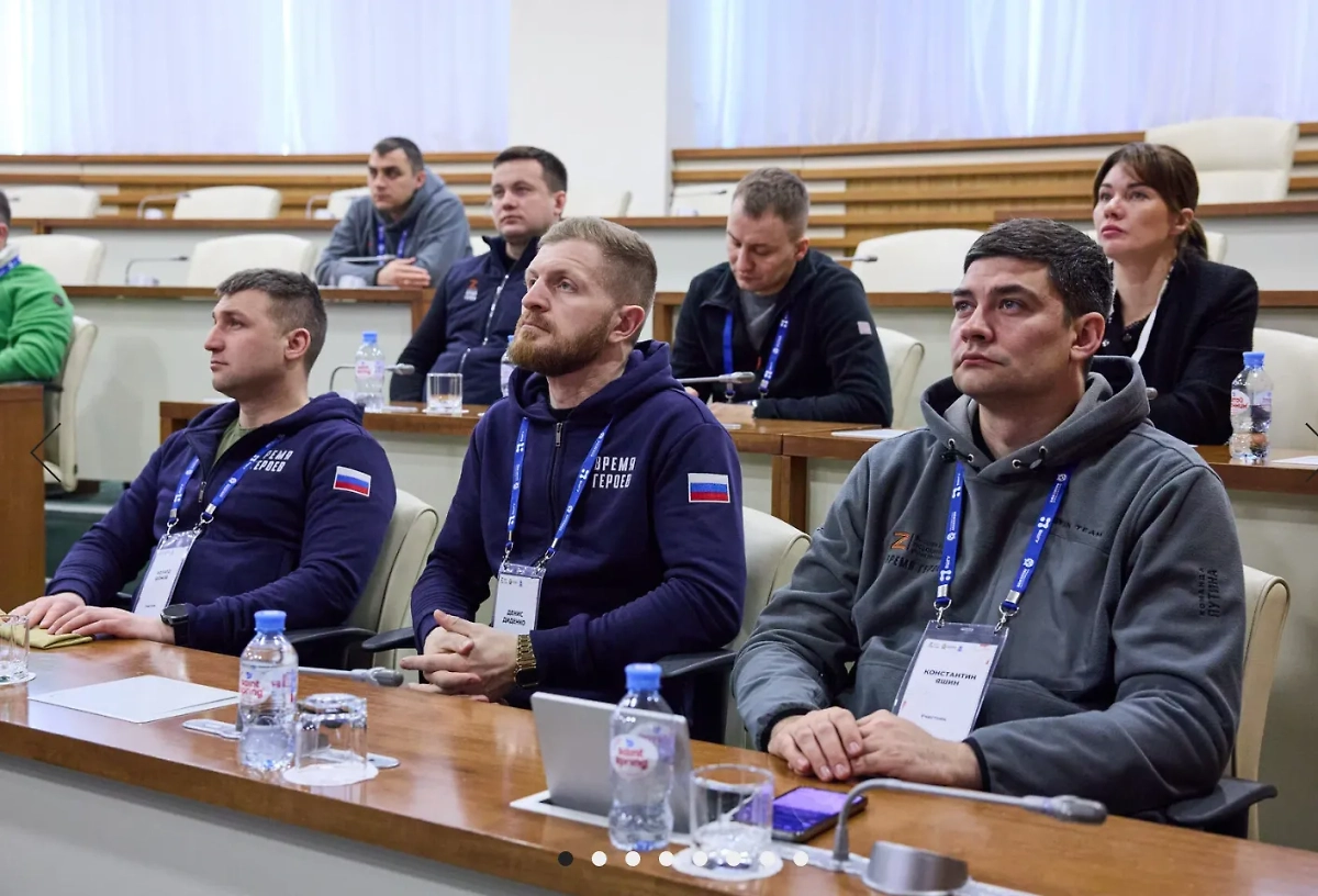 Участники «Времени героев». Обложка © времягероев.рф