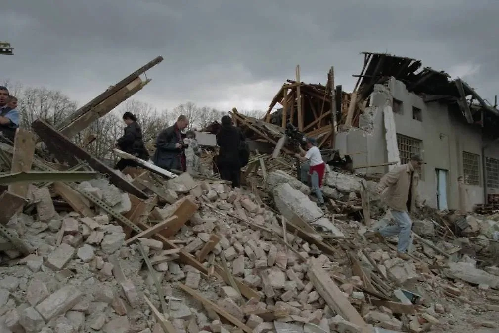 Югославия. Чачак. 31 марта 1999 г. Разрушенная фабрика электробытовых изделий в городе. Обложка © ТАСС / Сергей Величкин 