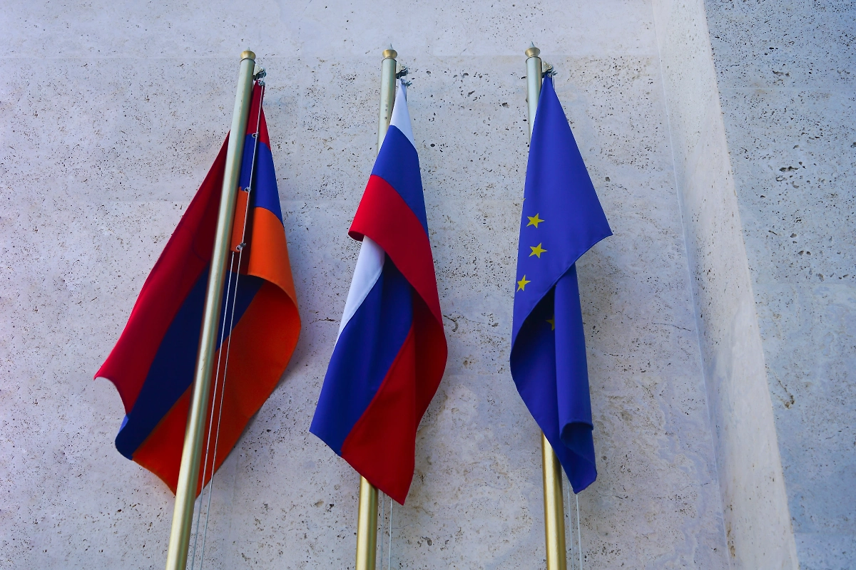 Обложка © Shutterstock / FOTODOM/ maradon 333 