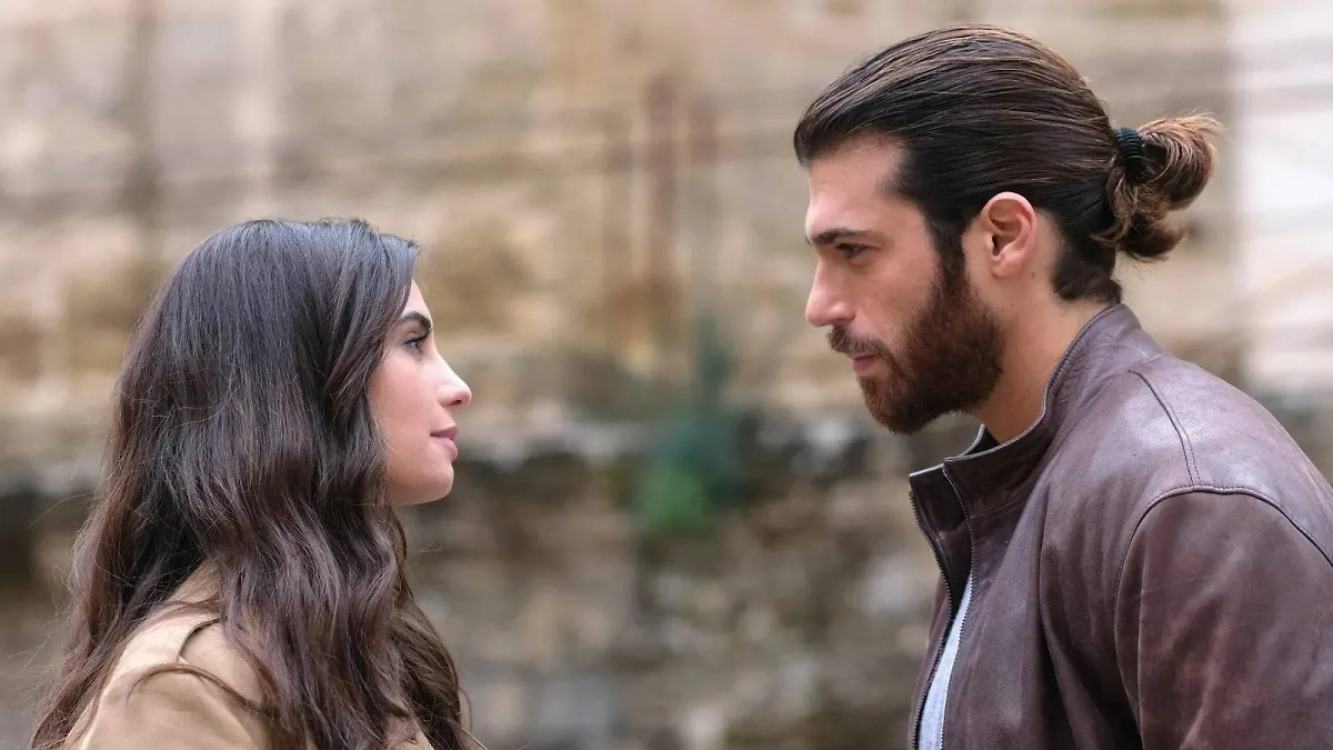 Джана Ямана особенно полюбили в Италии, так он и выучил итальянский в совершенстве и теперь может безнаказанно выдавать себя за итальянца. Фото © Кадр из сериала «Фиолетовый как море», режиссёр Франческо Викарио, сценарист Maria Francesca Gagliardi / Kino-teatr