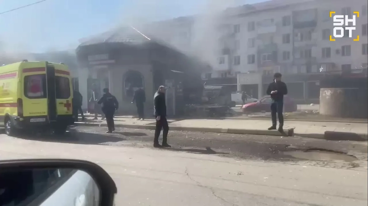 Место взрыва в салоне сотовой связи в Махачкале. Обложка © SHOT