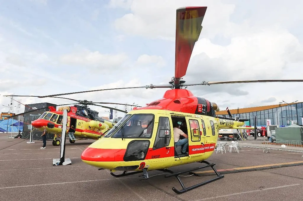Вертолёт «Ансат» на Экспофоруме в Петербурге. Обложка © ТАСС / Александр Демьянчук
