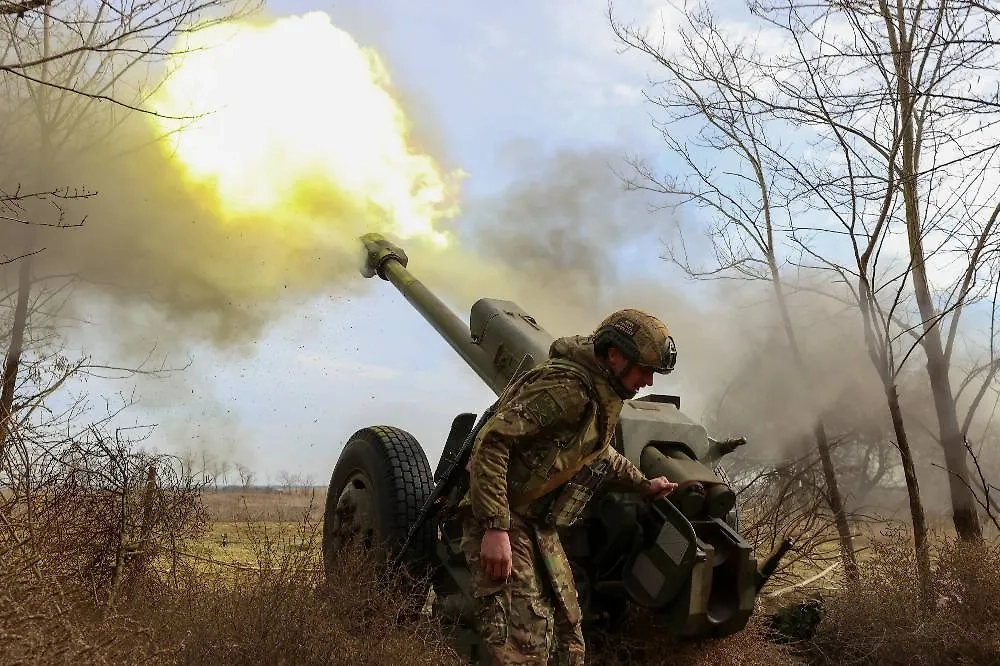 Работа артиллерийских расчётов группировки «Восток» в зоне СВО. Обложка © ТАСС / Александр Полегенько