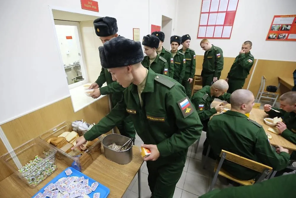 Борщ как объект разведки: почему рацион советских солдат интересовал ЦРУ. Фото © ТАСС / Пётр Ковалёв