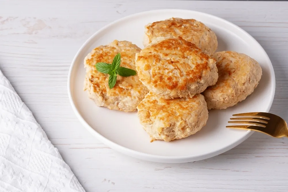 Котлеты из картофеля и капусты — базовое блюдо от Ивлева. Фото © Shutterstock / FOTODOM / NataliaPopova